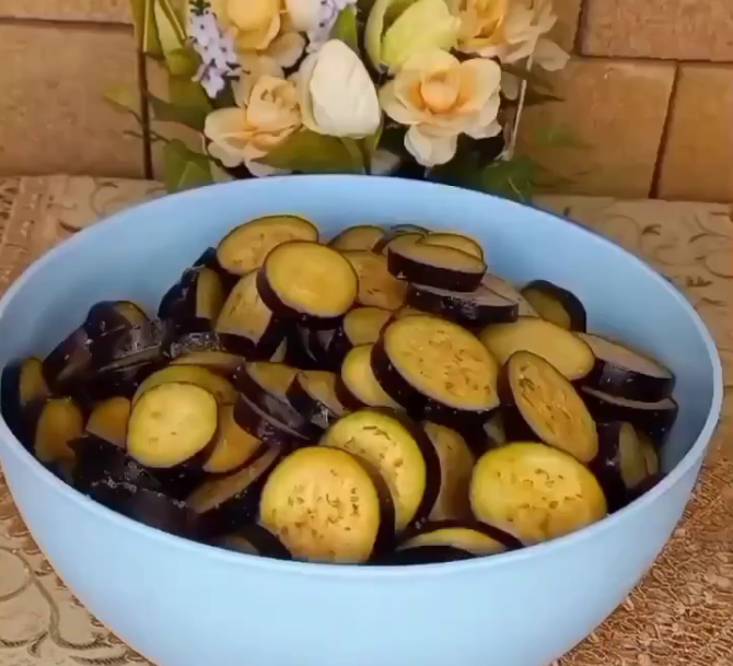 Ці пікантні баклажани по-грузинськи в обов'язковому порядку готуємо щороку! Дуже смачна, гостренька закуска з баклажанів на зиму