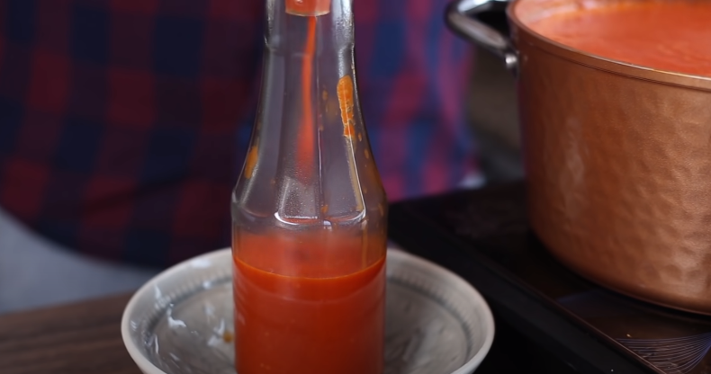 Мегрельський соус на зиму з помідорів, перцю і часнику - він дуже смачний, гостренький, а до шашлика просто "пісня"