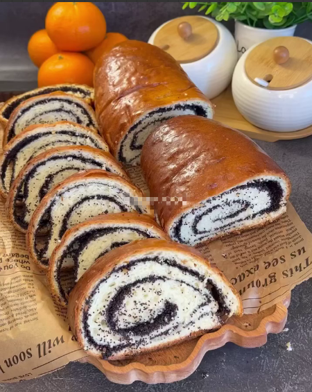 М'якенький, як пушинка! Здобний рулет з маковою начинкою за рецептом моєї свекрухи - ну це дуже смачно!