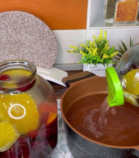 Цей компот летить у нас найперший взимку! Компот зі слив на зиму - рецепт БЕЗ стерилізації на 3 л банку