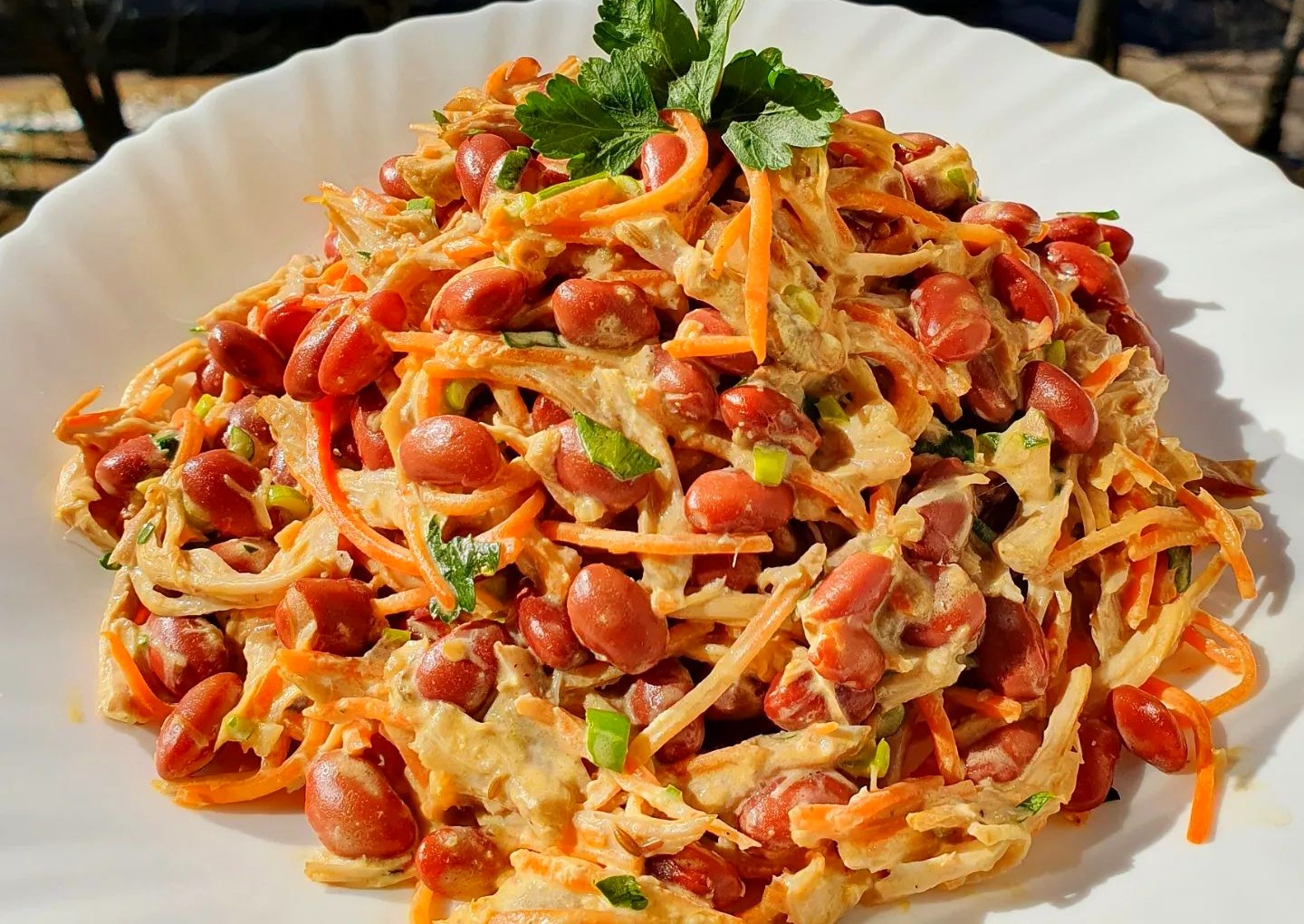 Салат з квасолею і морквою по-корейськи - рецепт простий та швидкий, а результат смачний та соковитий