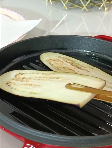 Рулетики із баклажанів на зиму. Така закуска прикрасить будь-яке застілля! Неймовірно смачні, апетитні і красиві овочі в банці