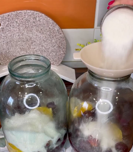 Цей компот летить у нас найперший взимку! Компот зі слив на зиму - рецепт БЕЗ стерилізації на 3 л банку