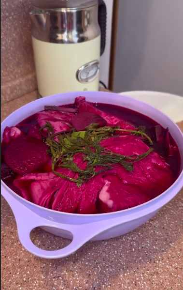 Цю солену капусту я готую БЕЗ оцту! Хрумка, смачна капуста із бурячком, яка готується на раз-два!