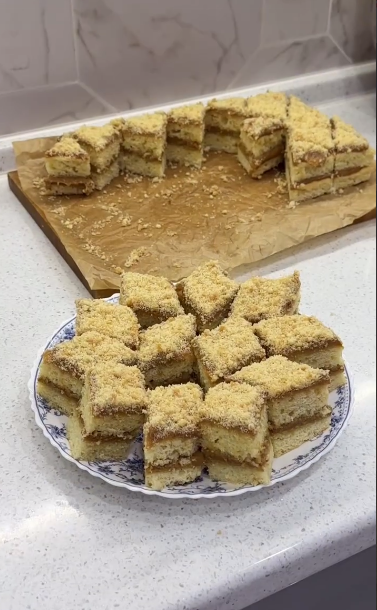 Швидкий пляцок для домашнього чаювання - рецепт простенький і доступний, а смак просто неперевершений!