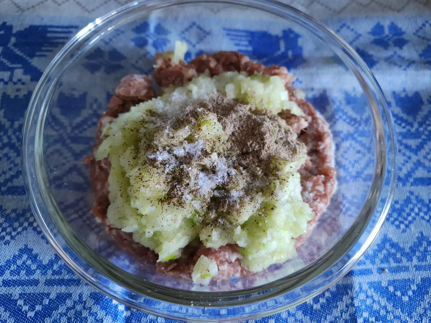 Ідеальні чебуреки від моєї кримської бабусі! Класичний рецепт тіста із соковитою начинкою