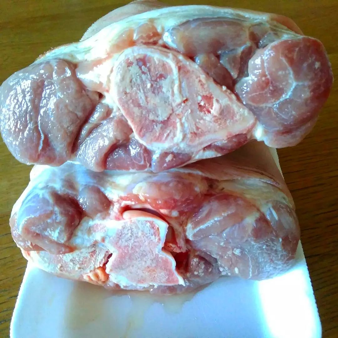 Таку закуску я готую завжди і на свято і в будні! Сальтисон зі свинної рульки - це дуже смачно і готується просто!