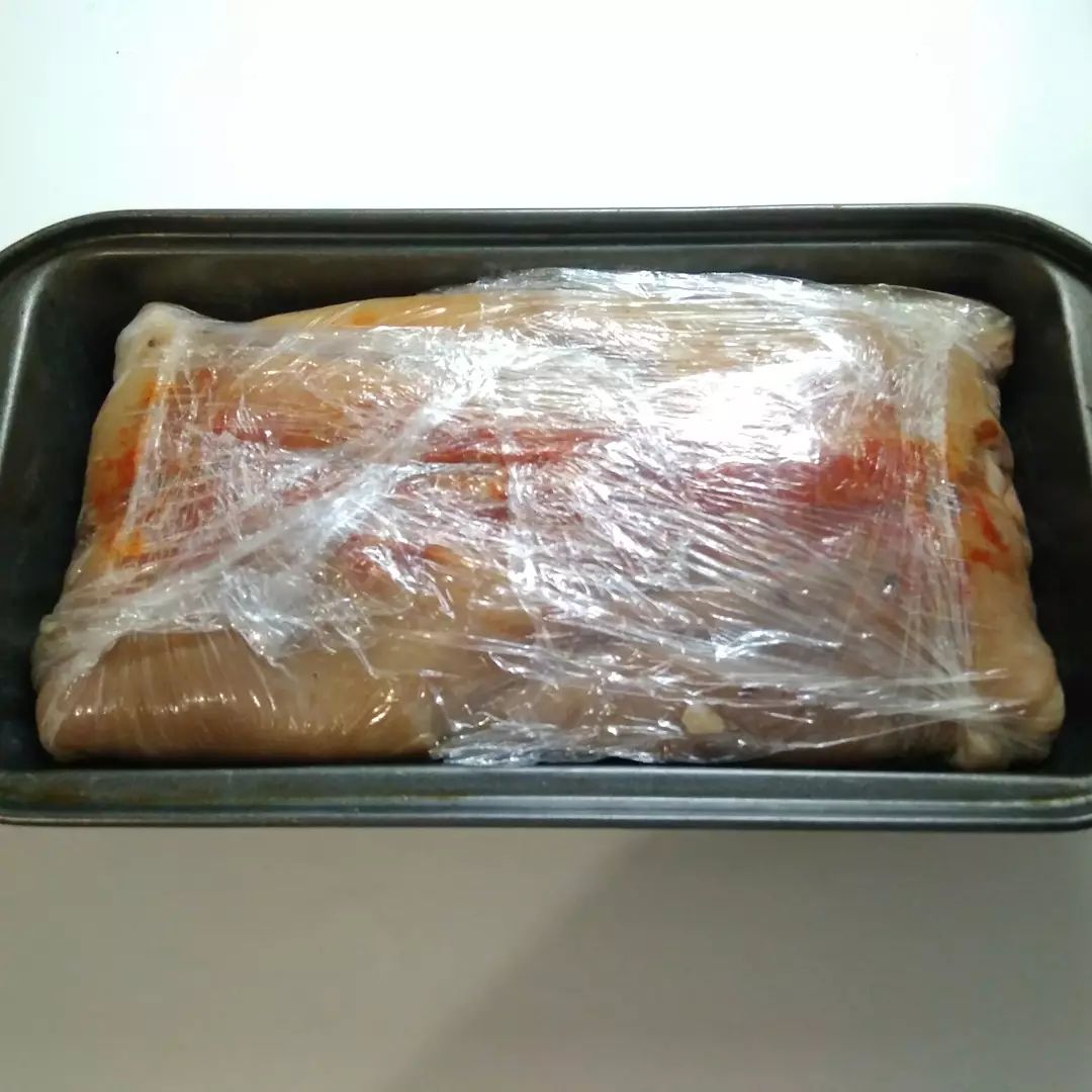 Таку закуску я готую завжди і на свято і в будні! Сальтисон зі свинної рульки - це дуже смачно і готується просто!