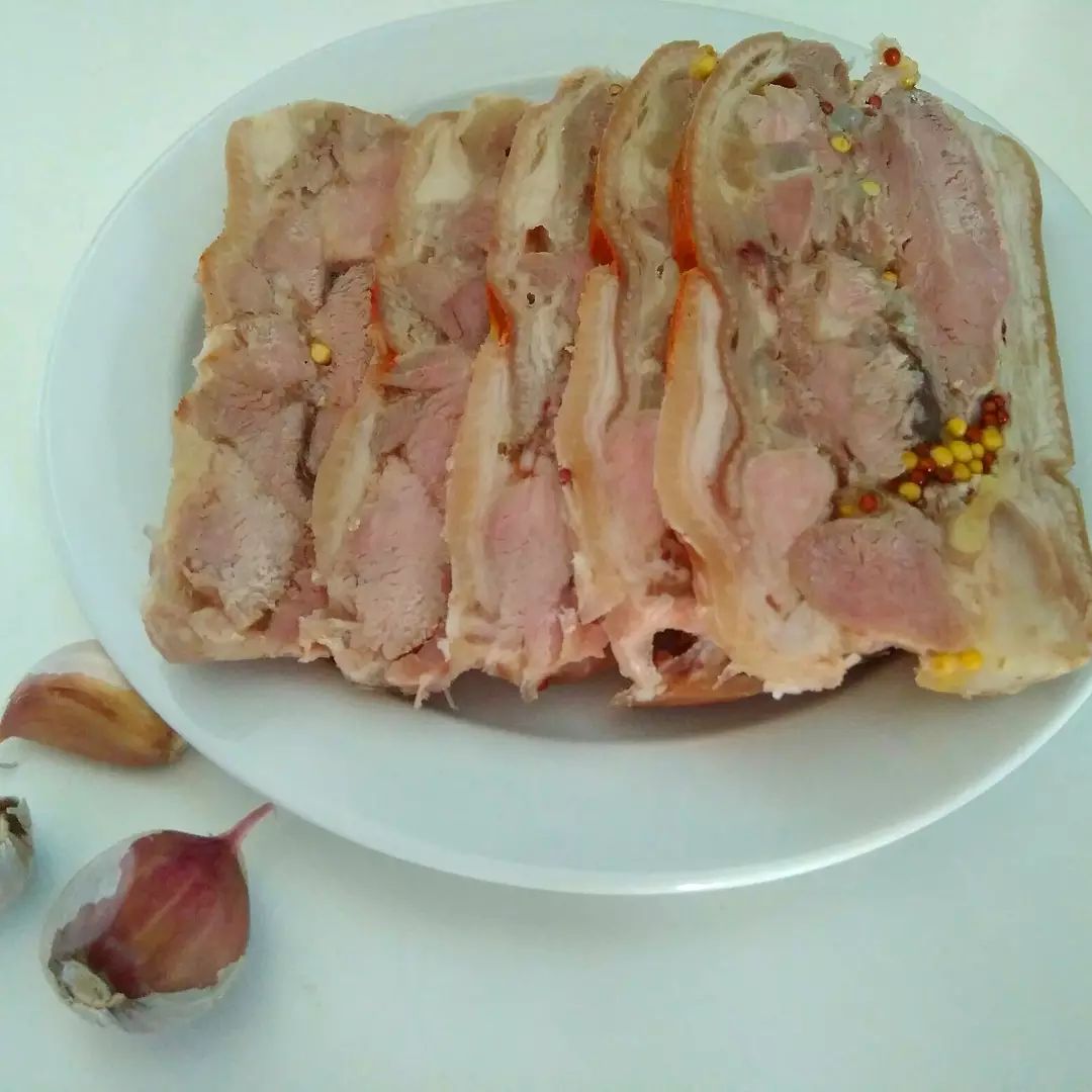 Таку закуску я готую завжди і на свято і в будні! Сальтисон зі свинної рульки - це дуже смачно і готується просто!