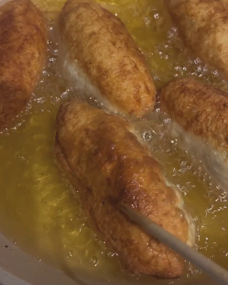 Шалено смачні, повітряні смажені пиріжки на пшеничній заквасці - це так смачно, що словами не передати! А тісто яке шикарне!