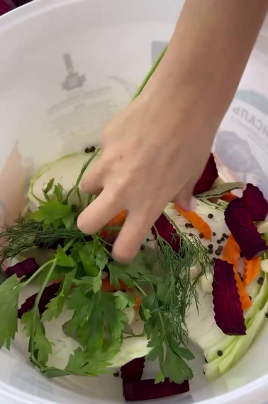 Смачна, хрумка, солона капуста "Пелюстка" БЕЗ оцту! Люблю цю капусту і в маринованому вигляді, але квашена смакує по-особливому!