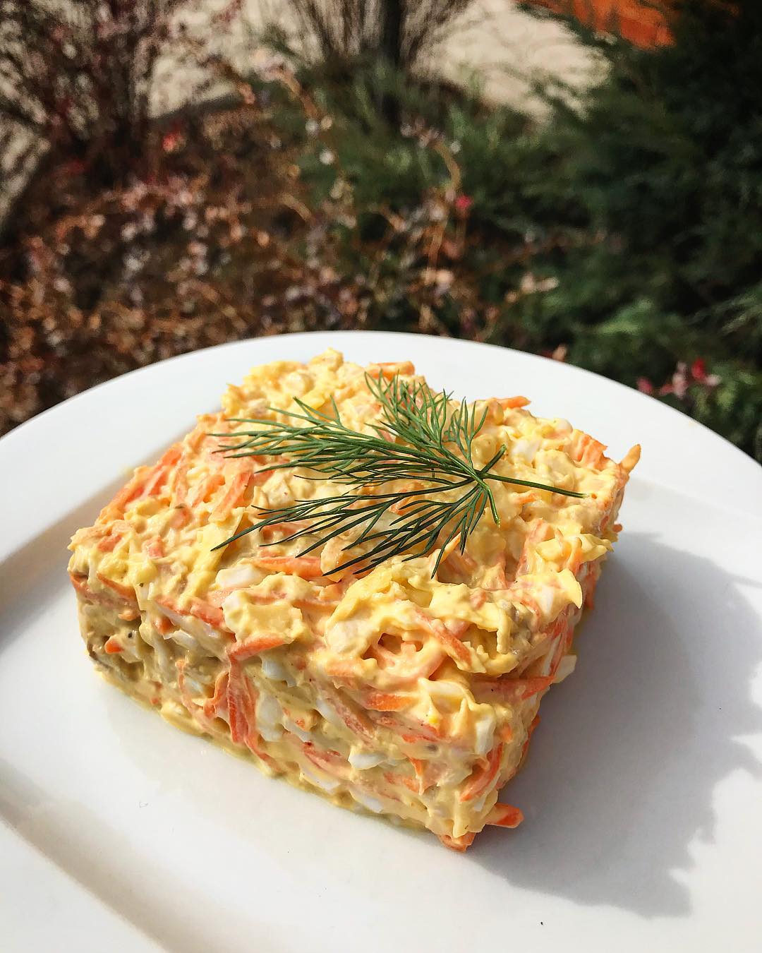 Дуже смачний салат на швидку руку - легкий і доступний у приготуванні, підійде для свят та на кожен день