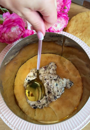 Такого Ви ще не пробували! Домашній торт "Птіфур" - чудовий торт зі сметанного тіста та смачним кремом з чорносливом