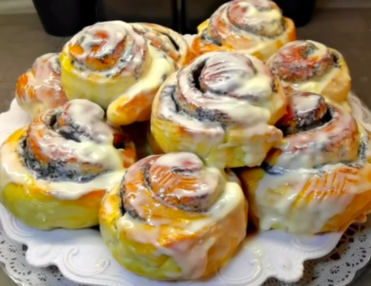 Найсмачніші булочки, які я колись робила! Ніжна здоба, смачна макова начинка та ароматна сирна глазур