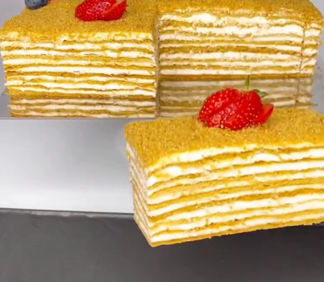 Торт «Медовик» - це найніжніший, ароматний і дуже смачний медовий тортик зі всіх, що я пробувала!