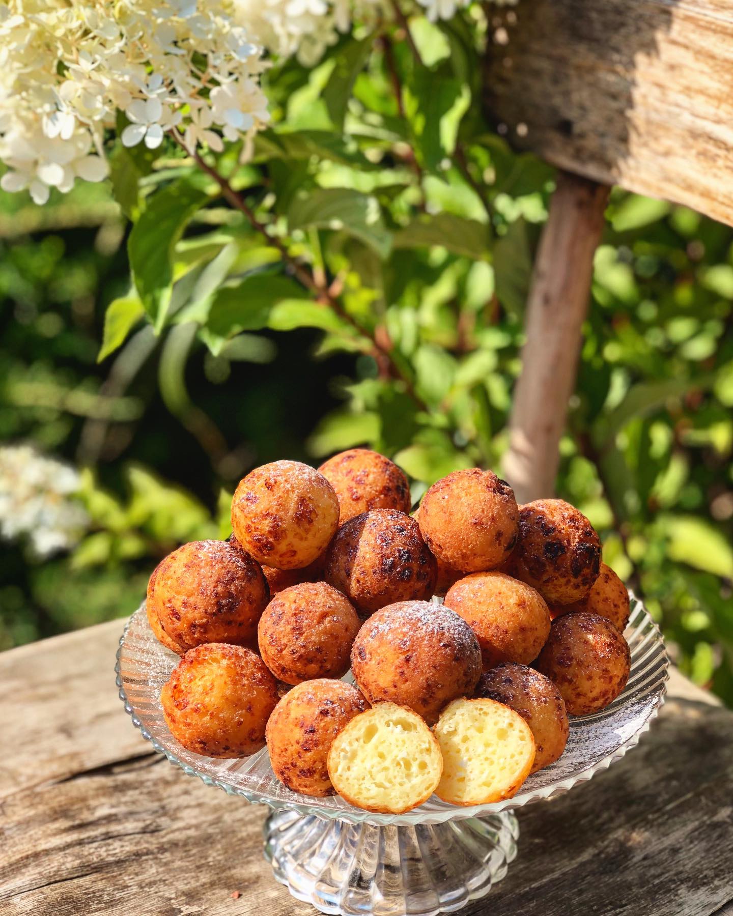 Це найсмачніші, найніжніші, найповітряніші, найхрумкіші СИРНІ пончики родом з дитинства. Смажила їх мільйон разів!