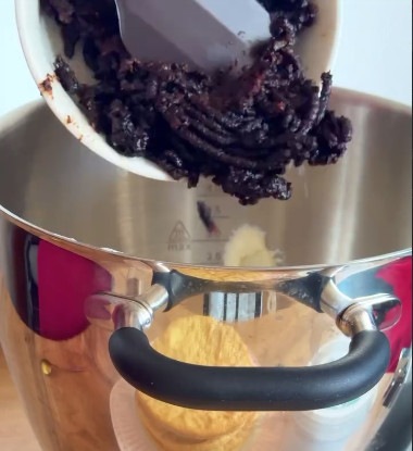 Такого Ви ще не пробували! Домашній торт "Птіфур" - чудовий торт зі сметанного тіста та смачним кремом з чорносливом