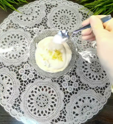 Не передати словами, як це смачно! Смажені коржики з начинкою лангош - приготувавши раз, готуватимете їх постійно!