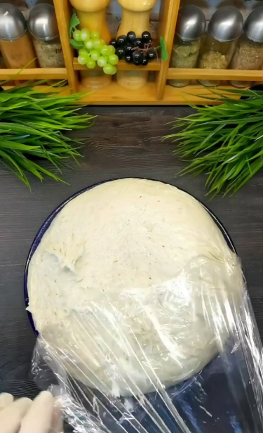 Не передати словами, як це смачно! Смажені коржики з начинкою лангош - приготувавши раз, готуватимете їх постійно!