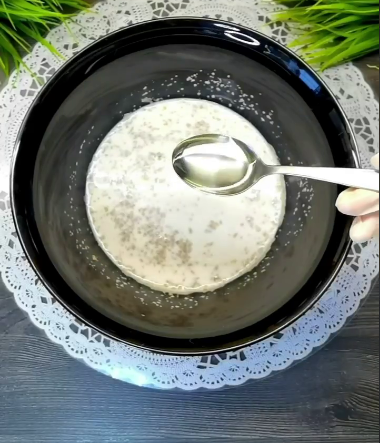 Не передати словами, як це смачно! Смажені коржики з начинкою лангош - приготувавши раз, готуватимете їх постійно!