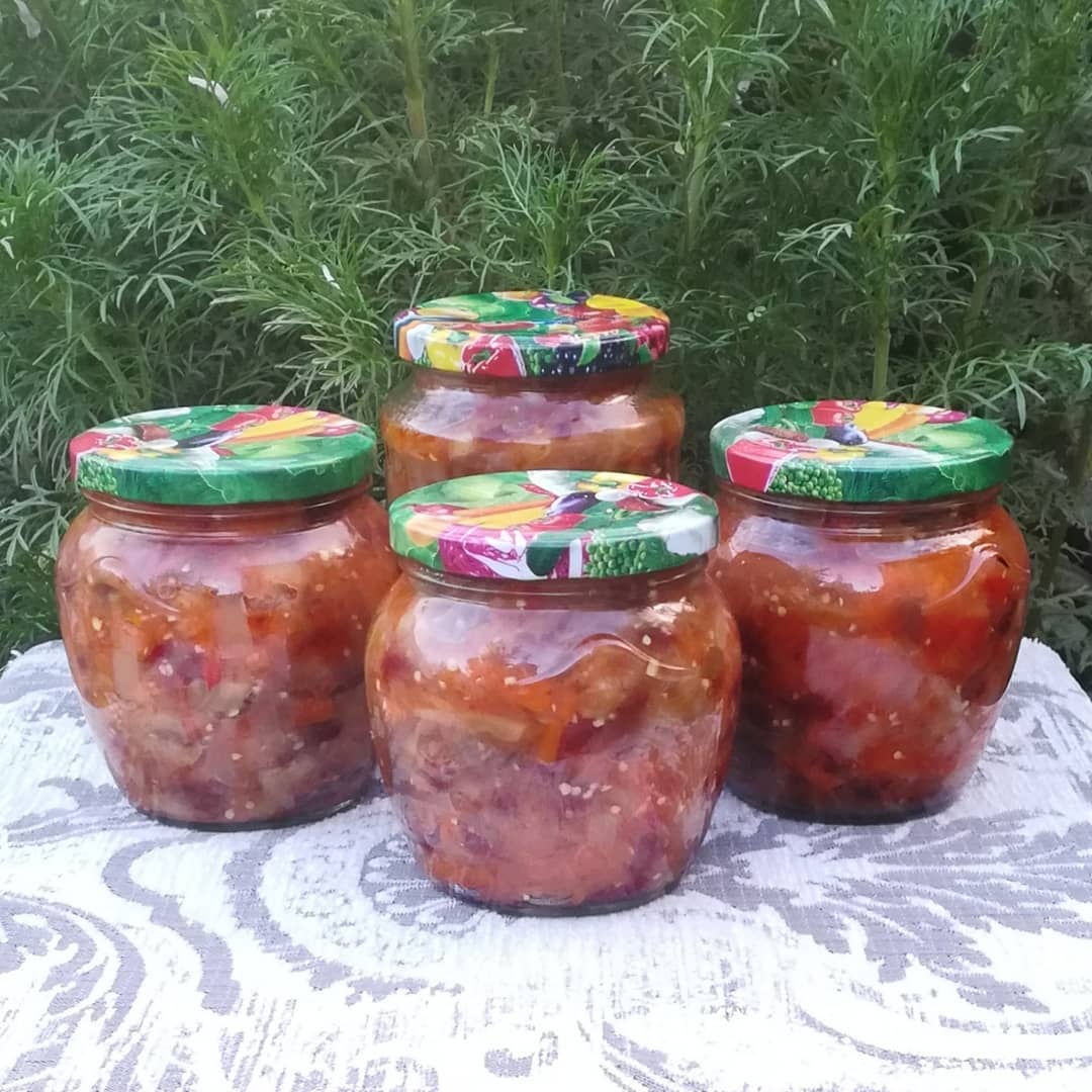 Ми вже не уявляємо зиму без цієї заготовки! Овочевий салат з квасолею - це дуже смачна, зручна і ситна заготовка