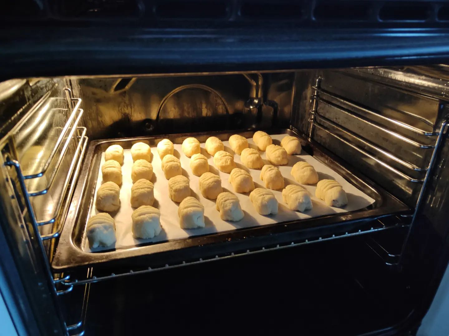 Печиво з горішками, яке тане в роті! Готується таке печиво швидко та просто, і продукти лише доступні!