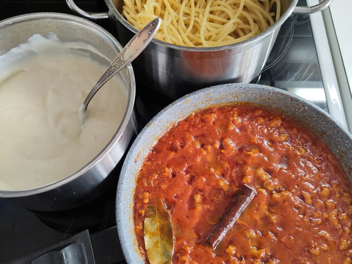 Пастиціо - це грецька лазанья з макаронами. Так смачно, що я готова їсти цю страву вранці, в обід і на вечір