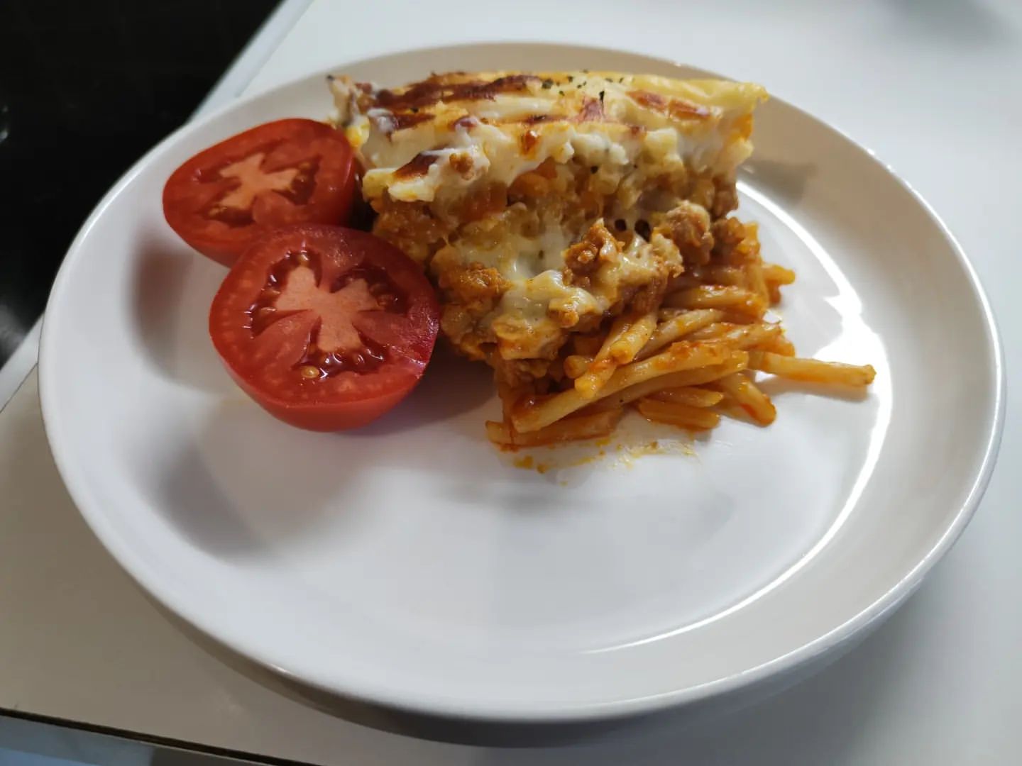 Пастиціо - це грецька лазанья з макаронами. Так смачно, що я готова їсти цю страву вранці, в обід і на вечір