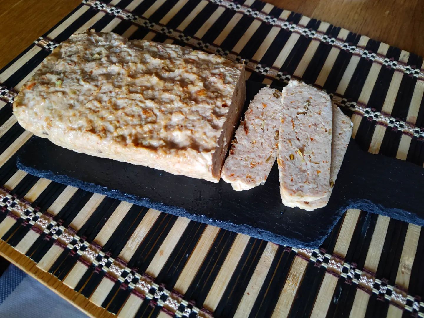 Таку печеню з курки готую замість ковбаси! Дуже смачно, просто і дешево, а знадобиться лише 400 гр фаршу