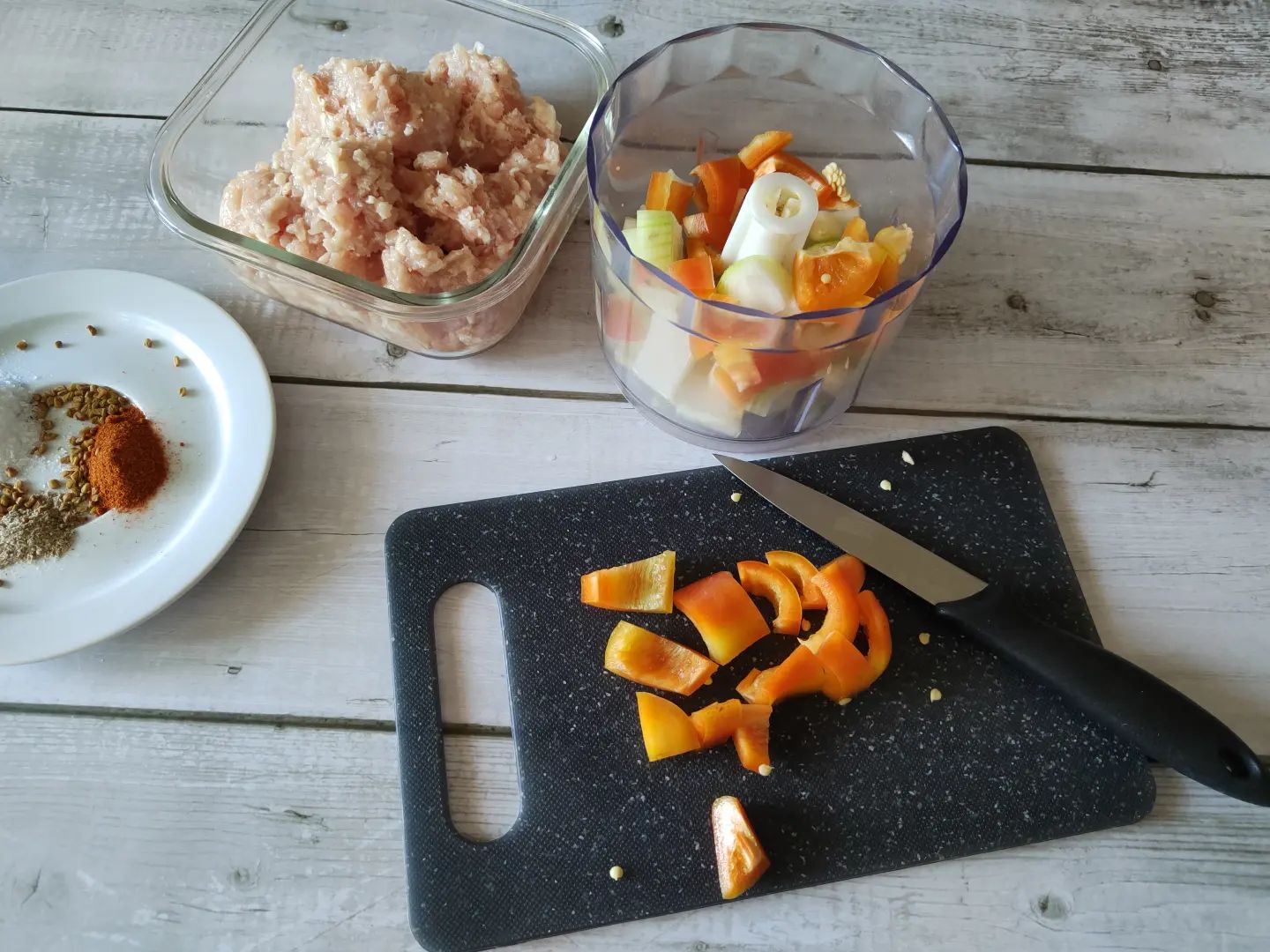 Таку печеню з курки готую замість ковбаси! Дуже смачно, просто і дешево, а знадобиться лише 400 гр фаршу