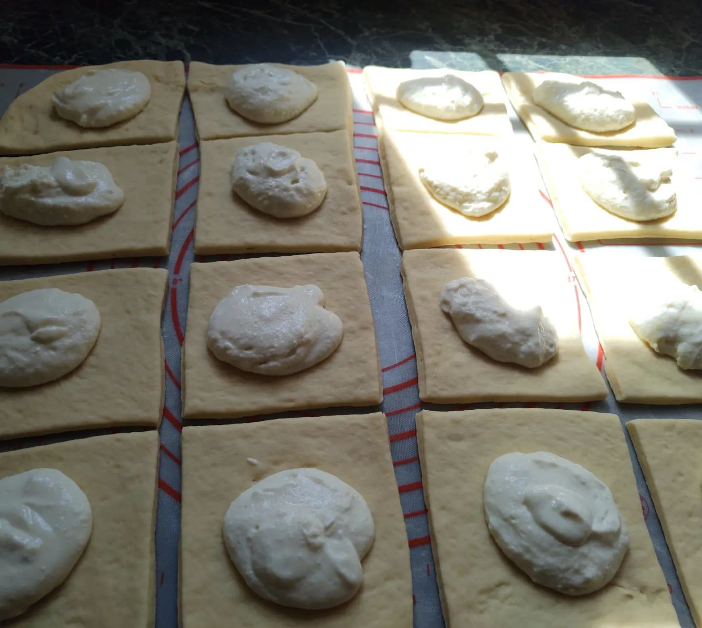 Булочки з сиром "Угорські ватрушки" - цю смакоту обожнюють і діти і дорослі! Сир не витікає, А БУЛОЧКИ ДУЖЕ НІЖНІ!