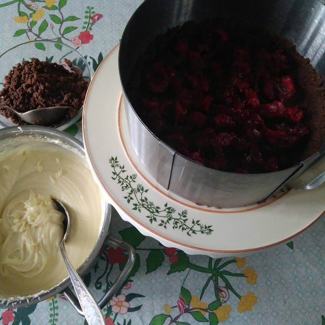 Шоколадно-сметанний торт з вишнями БЕЗ випічки - цю смакоту я готую швидко і просто, виходить не жирний і в міру солодкий