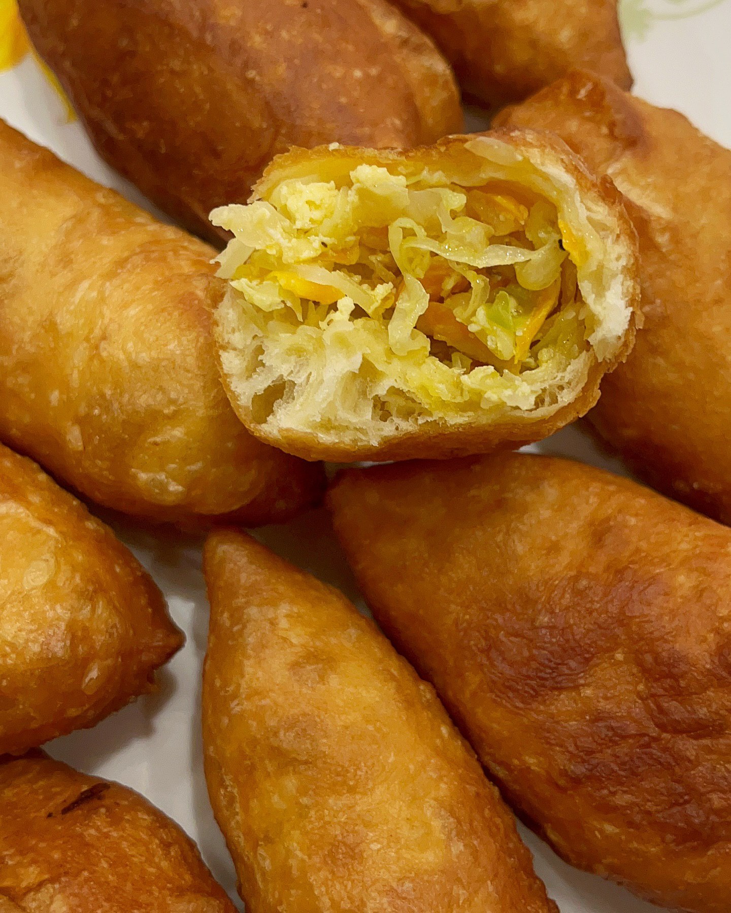 Шалено смачні, повітряні смажені пиріжки на пшеничній заквасці - це так смачно, що словами не передати! А тісто яке шикарне!