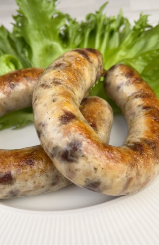 Смачні та соковиті домашні ковбаски - ділюсь рецептом, як просто і легко приготувати їх вдома!