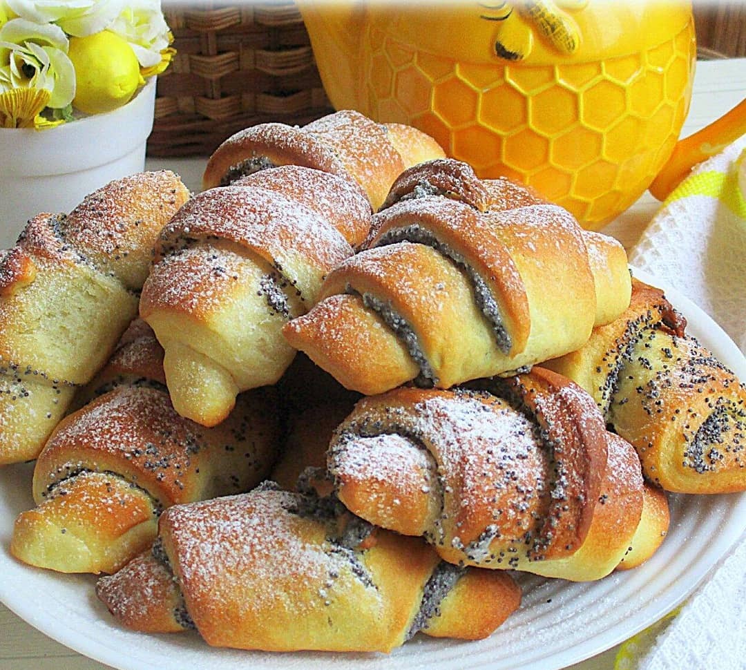 Ці макові рогалики розлітаються зі швидкістю вітру! Неймовірно смачна і ніжна випічка до чаю