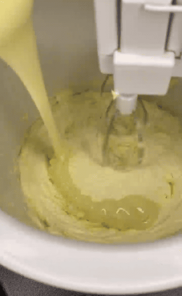 Смак дитинства! Ви маєте його приготувати! Це дуже смачний шоколадний пляцок з безе і ніжним кремом