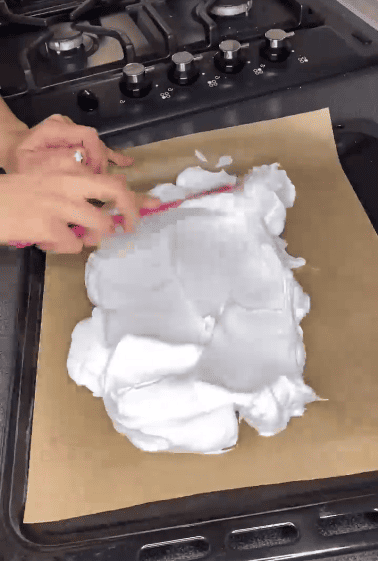 Смак дитинства! Ви маєте його приготувати! Це дуже смачний шоколадний пляцок з безе і ніжним кремом