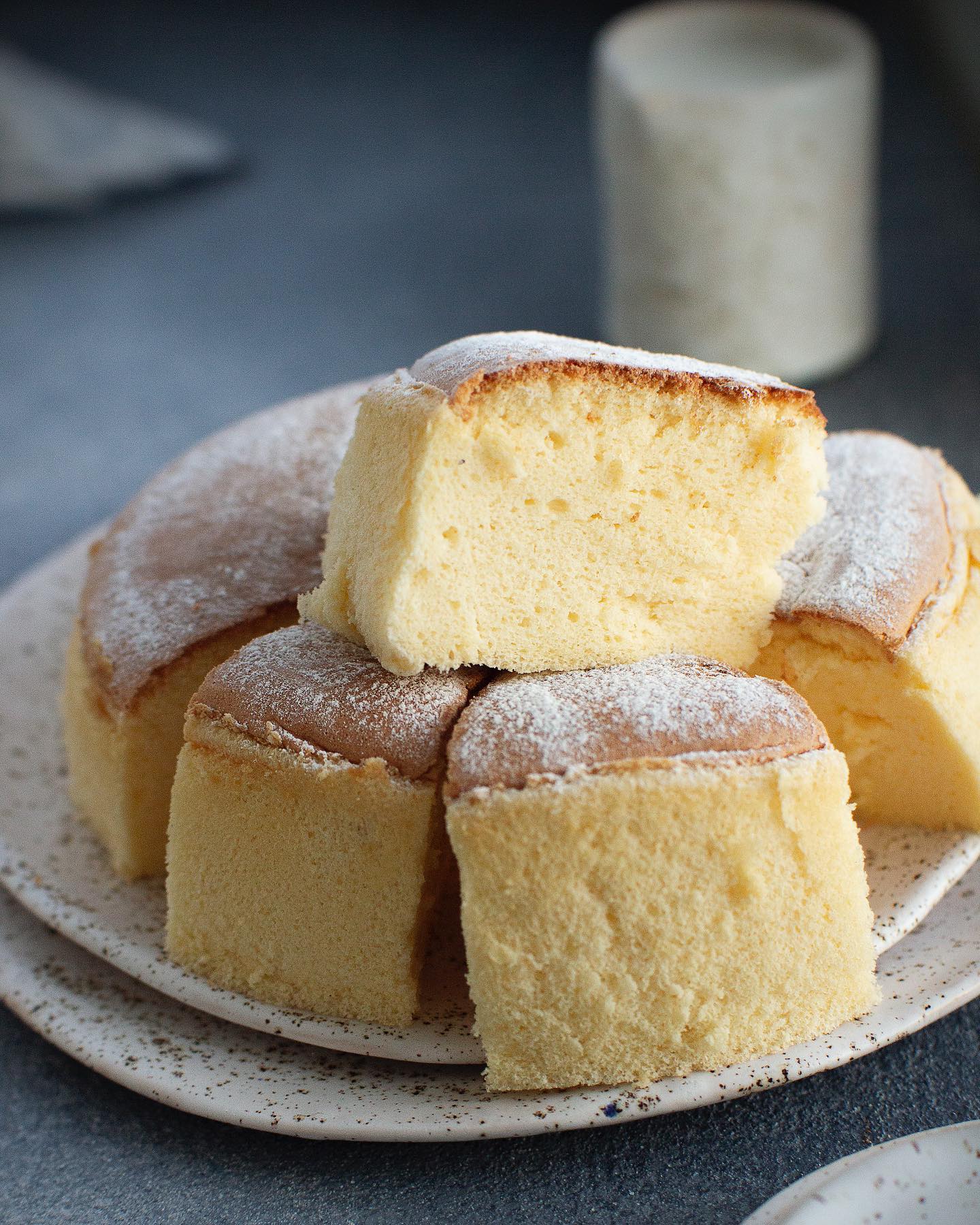 Справжній японський спонж кейк Ви зможете приготувати у себе на кухні - це дуже просто, ніжно і смачно!