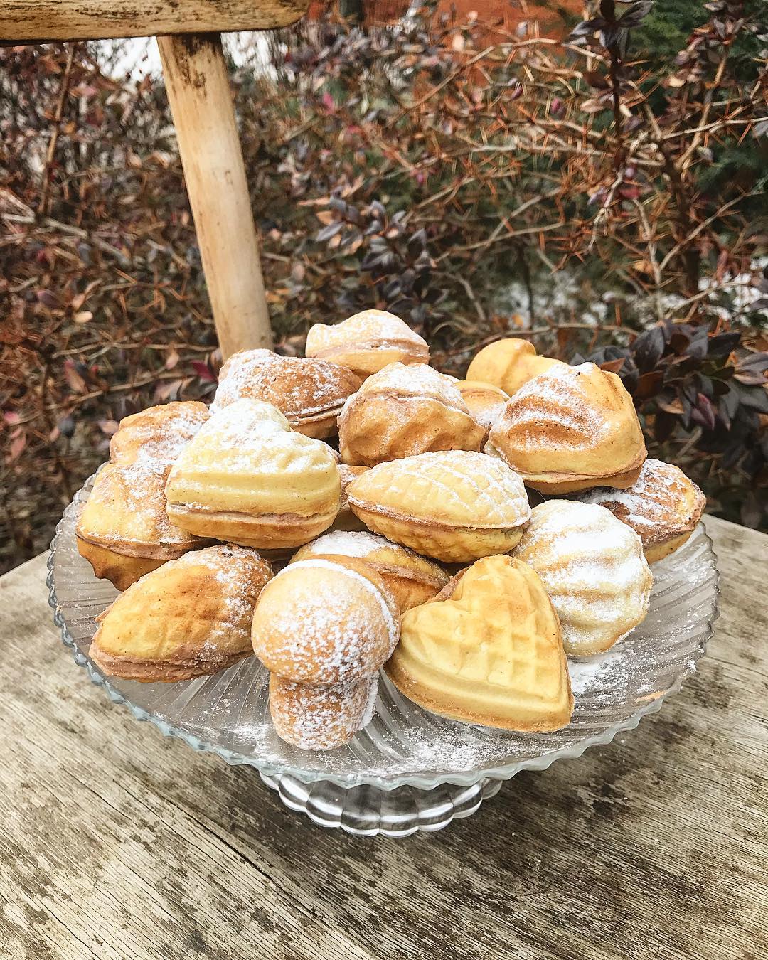 Та сама випічка нашого дитинства! Таке печиво в магазині не купиш! Неймовірно смачні, а крем який шикарний!