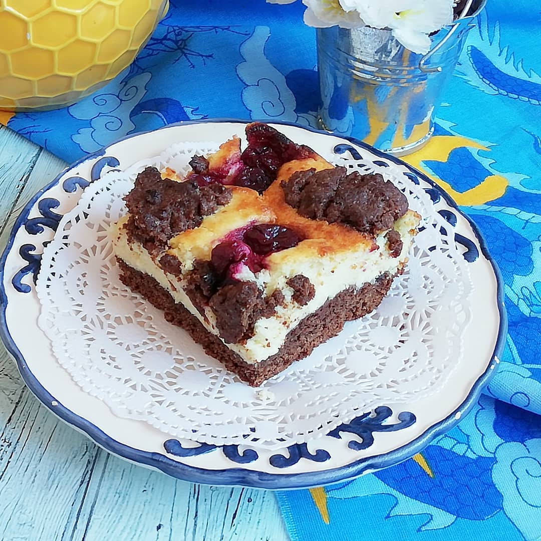 Ви повинні його спробувати! Пиріг-жираф "Вишневі гнізда" - просто нереально смачний, від душі раджу вам його спекти!