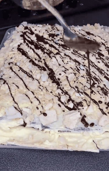 Смак дитинства! Ви маєте його приготувати! Це дуже смачний шоколадний пляцок з безе і ніжним кремом