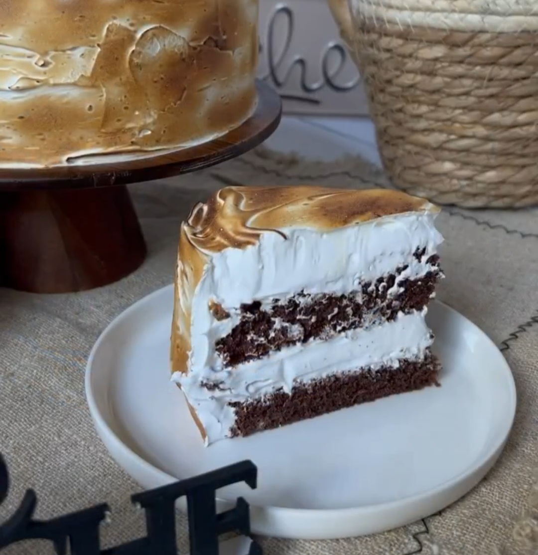 Це щось божественне! Розкішний торт "День і ніч" - це один з найсмачніших тортиків. Рецепт авторський, але одночасно дуже простенький!