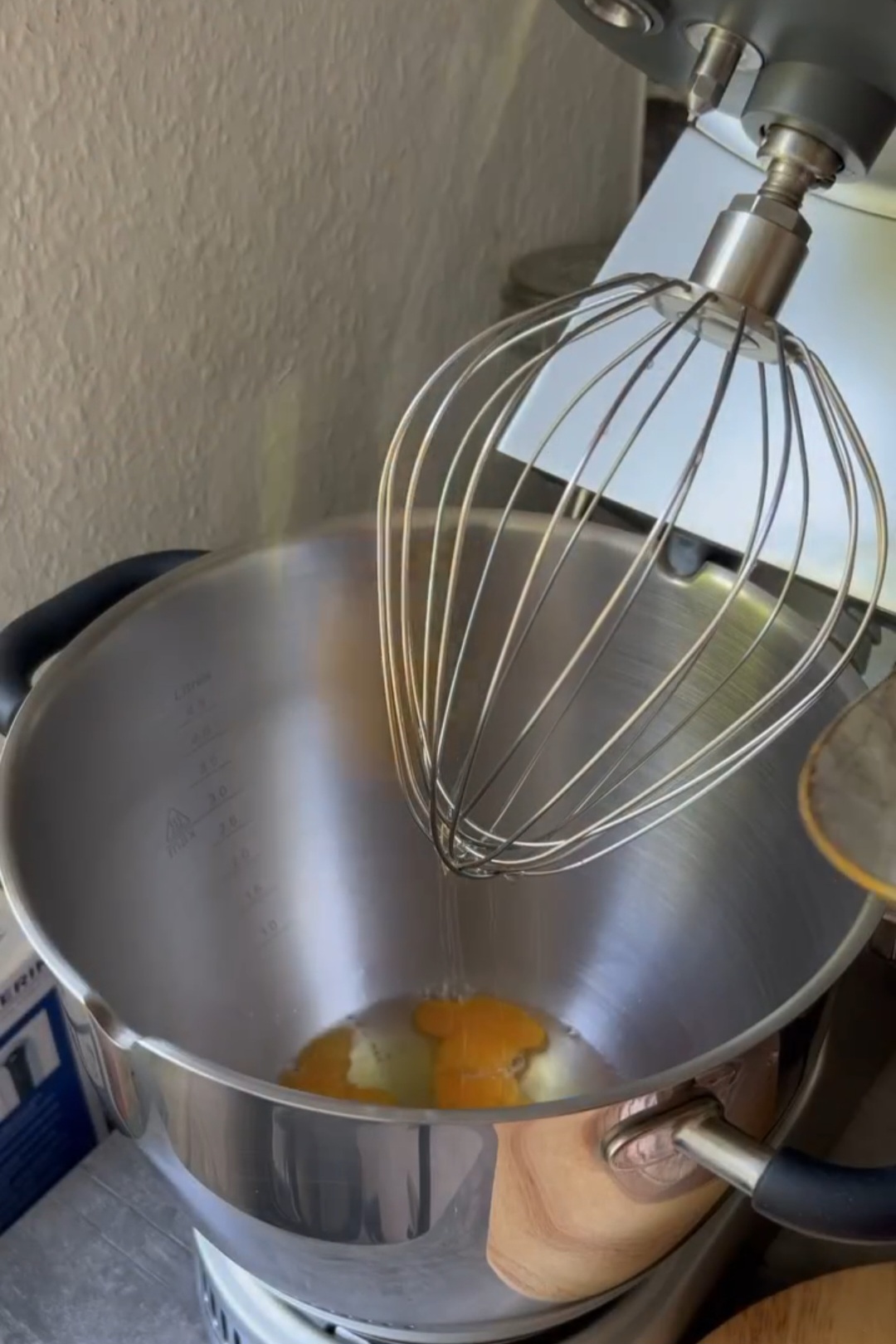 Це щось божественне! Розкішний торт "День і ніч" - це один з найсмачніших тортиків. Рецепт авторський, але одночасно дуже простенький!