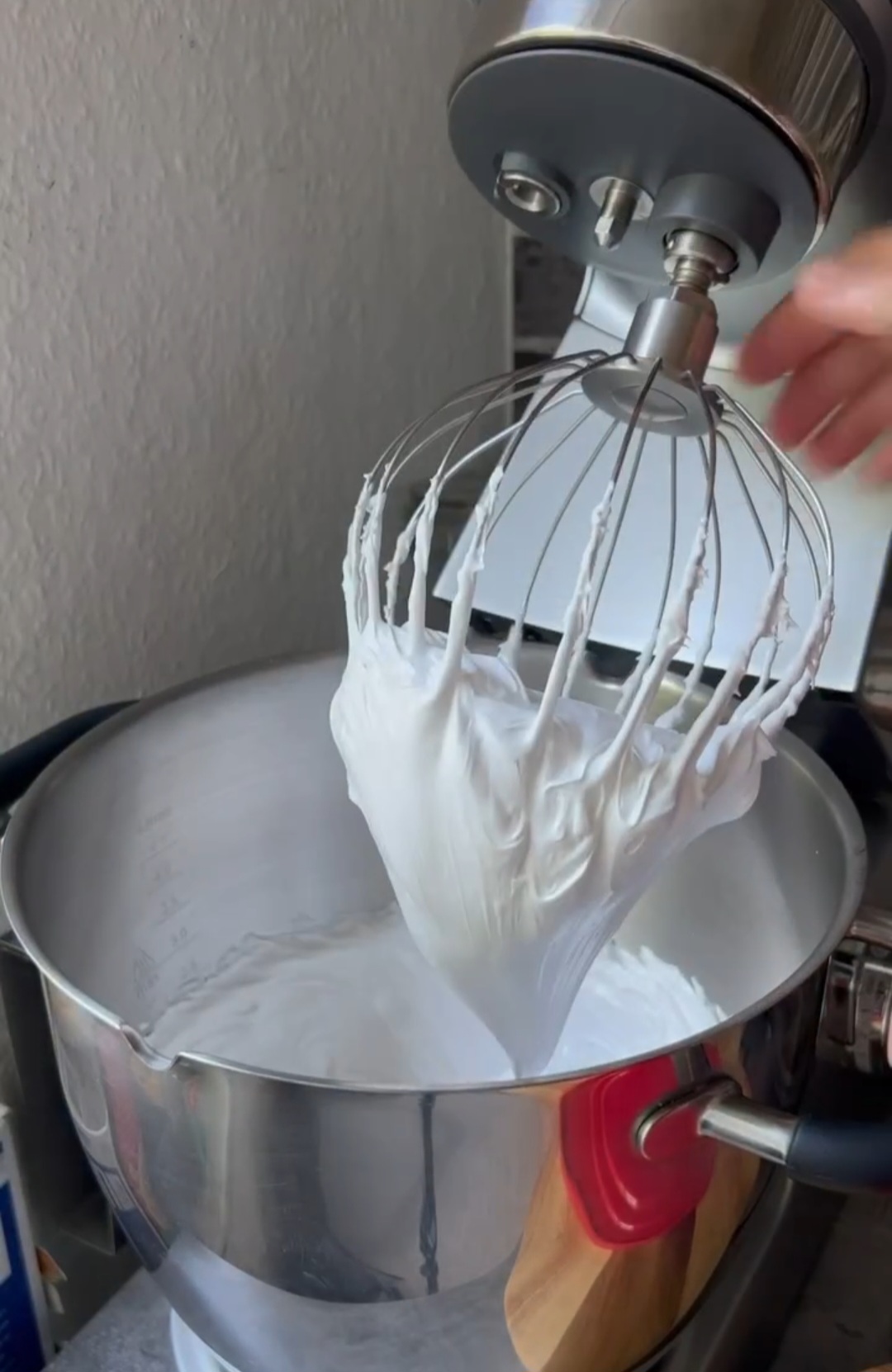 Це щось божественне! Розкішний торт "День і ніч" - це один з найсмачніших тортиків. Рецепт авторський, але одночасно дуже простенький!