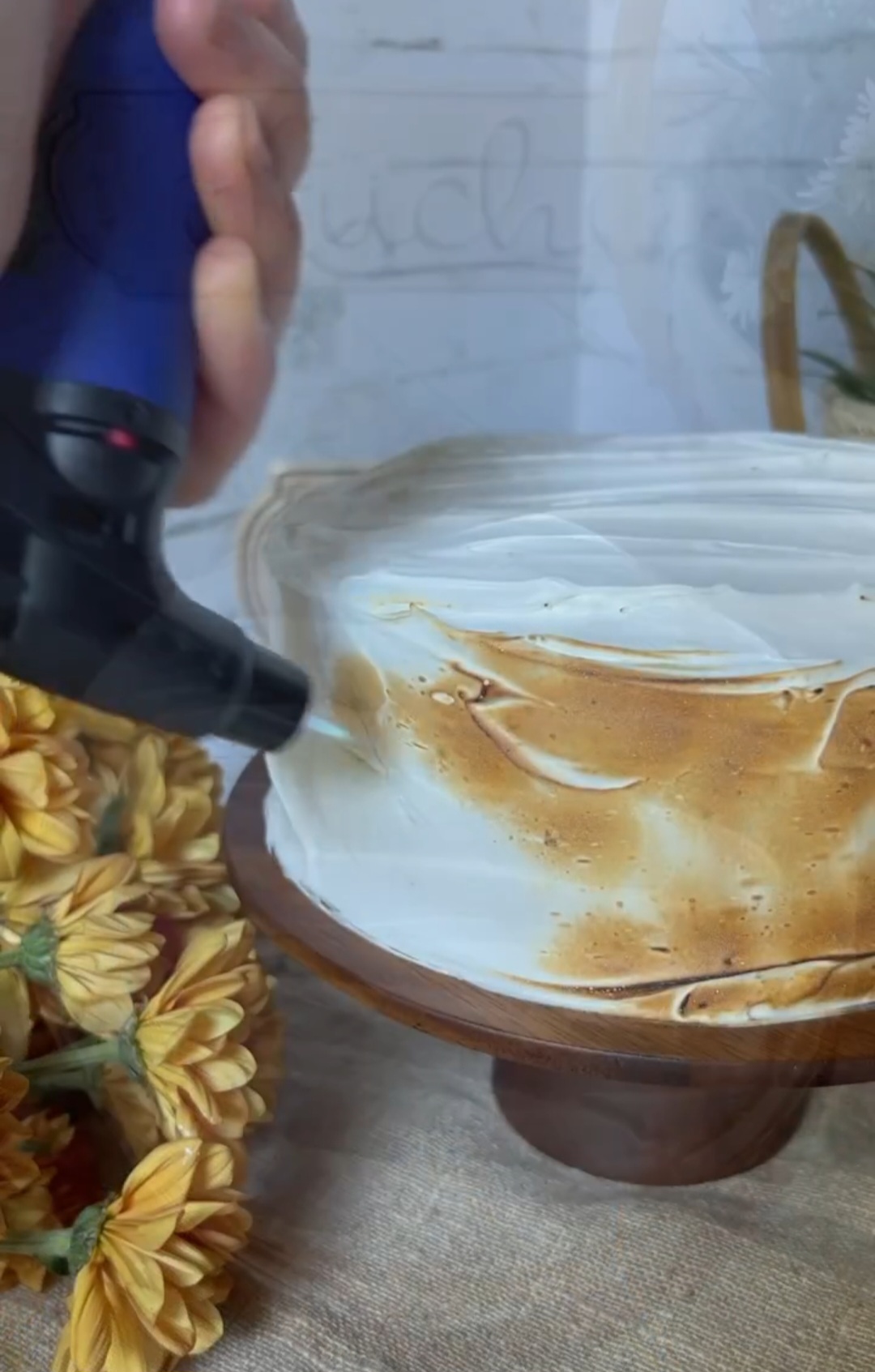 Це щось божественне! Розкішний торт "День і ніч" - це один з найсмачніших тортиків. Рецепт авторський, але одночасно дуже простенький!