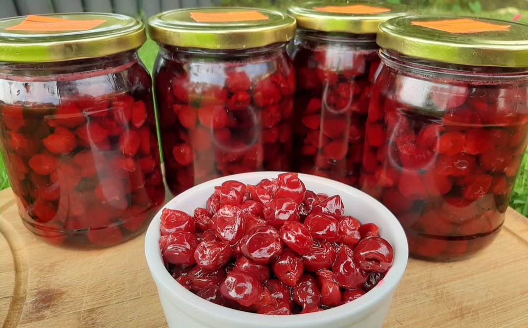 Цей рецепт, в мене на повторі щороку!🍒Вишні в сиропі на зиму – смачні, пружні, солоденькі! Старий рецепт!