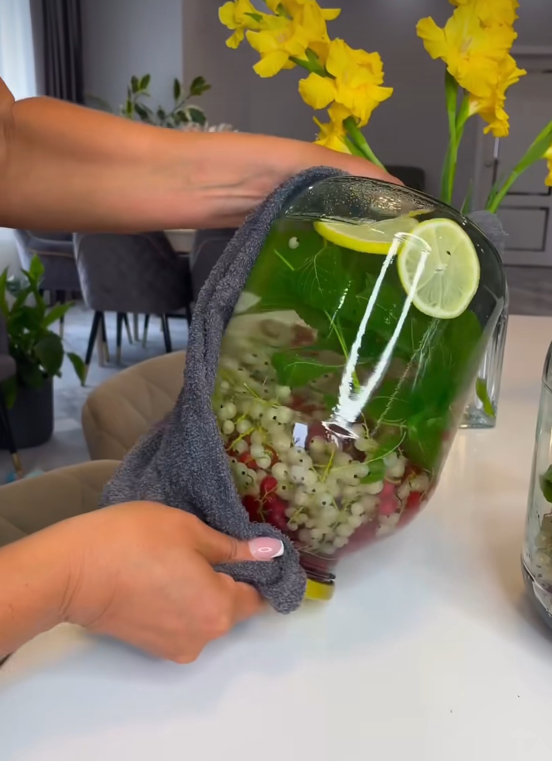 Мохіто з порічок на зиму! Цей компот найулюбленіший у нашій сім'ї, готується дуже просто, а виходить неймовірно смачно!