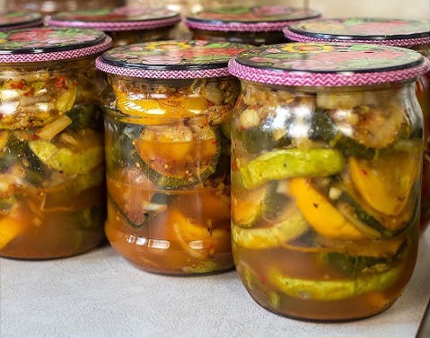 Кабачки, як шашлички на зиму - це дуже смачно! Так мало хто готує, а даремно!