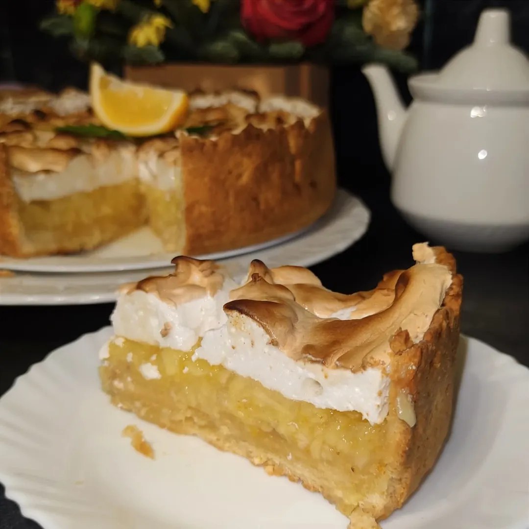 Нічого смачнішого я давно не їла! В сезон яблук печу по 2 рази на тиждень! Лимонно-яблучний пиріг з меренгою