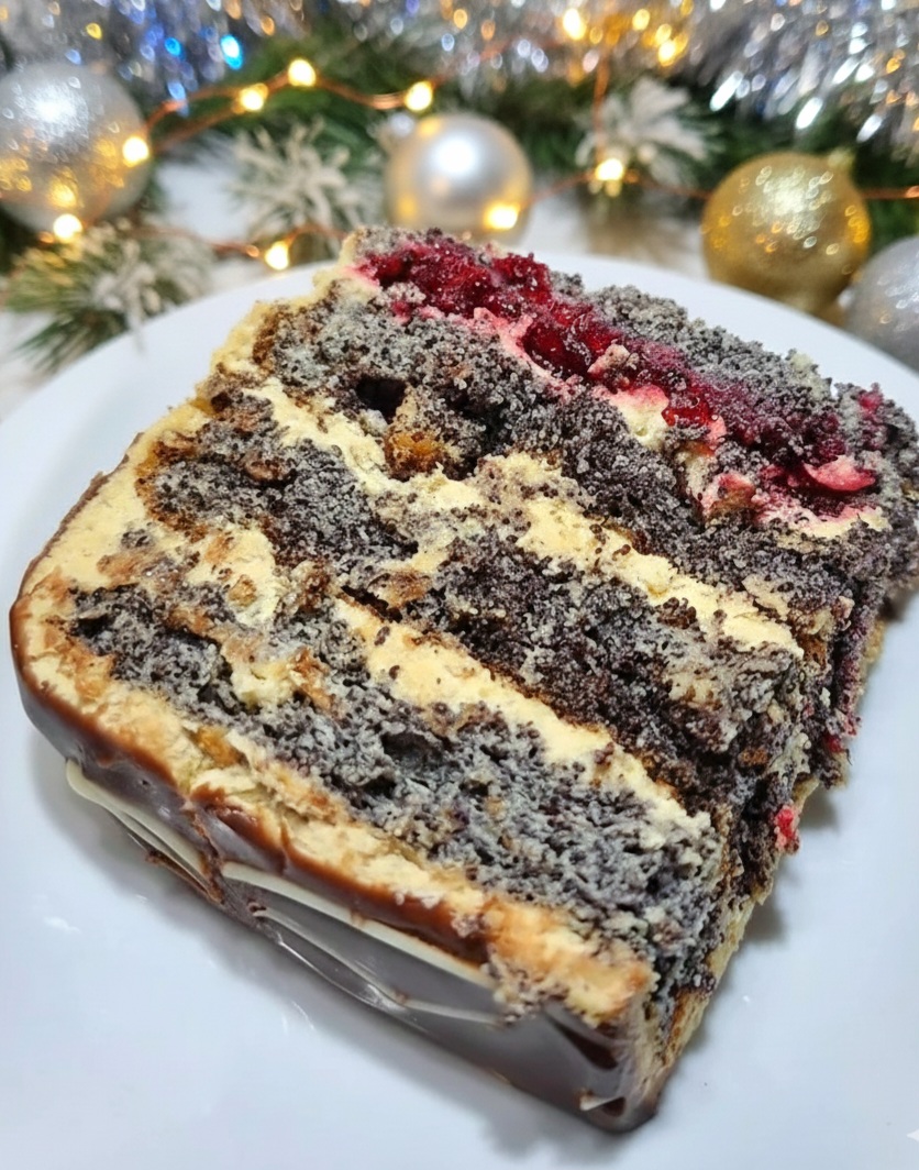 Чудовий МАКОВИЙ ТОРТ із кавовим кремом та вишневою начинкою. Ідеальний вибір до Різдвяного столу!